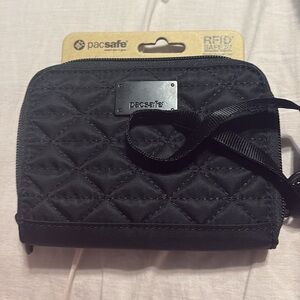 Rare! Pacsafe RFIDsafe W100 Wallet, Black